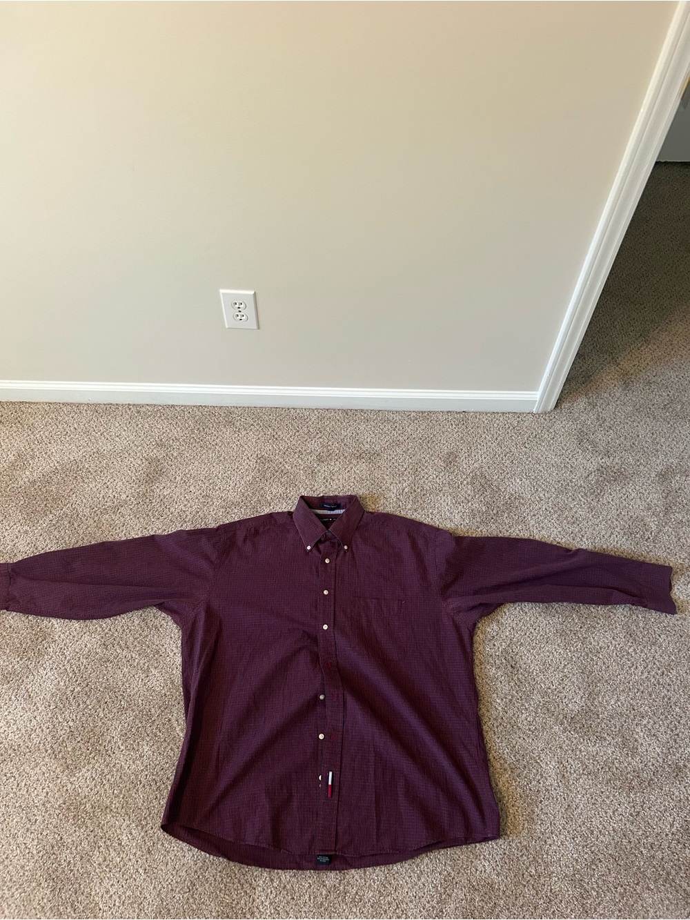 Tommy Hilfiger Men's Long-Sleeve Button-Down Shirt in Burgundy